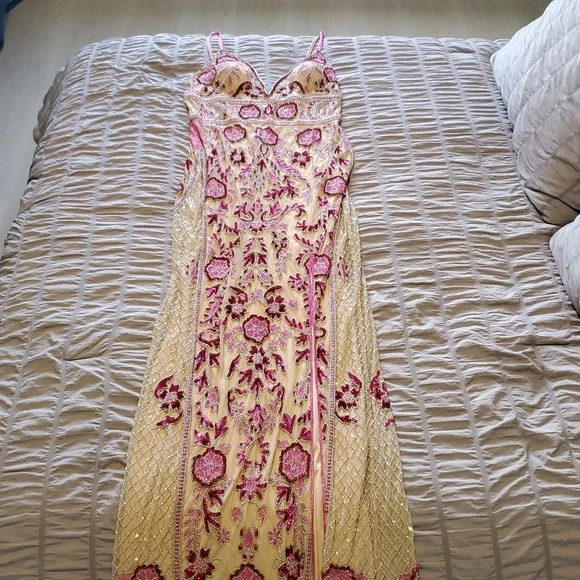 Jovani nude/pink Embellished Gown with Slit Size 14 runs small never worn NWOT - Picture 9 of 13